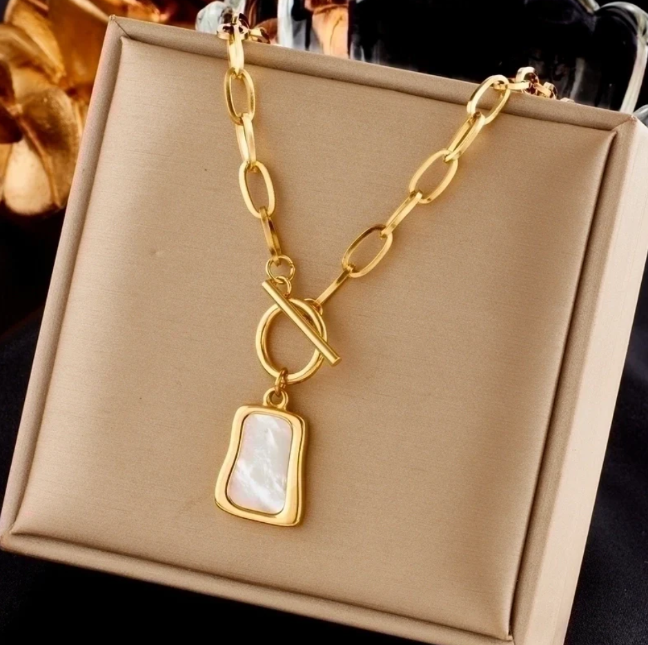 Toggle Clasp White Pendant Necklace™